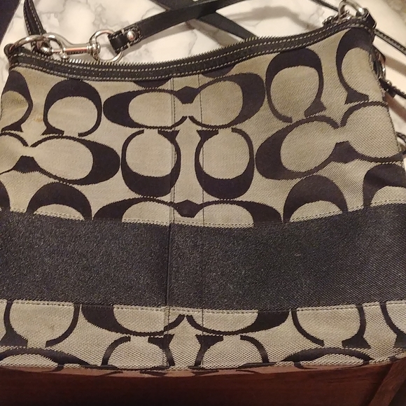 🔷Classic Coach Signature "C'" print purse - Picture 11 of 11